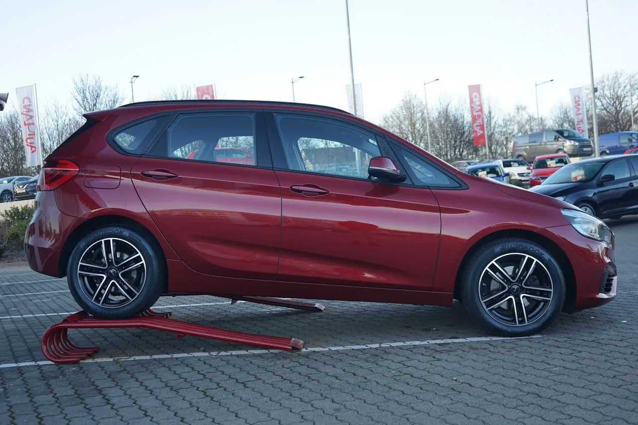 BMW 2er Reihe 218d Sport Line Aut....  Image 3